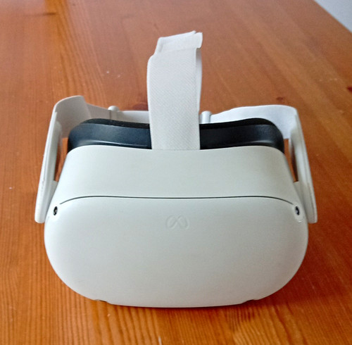 Meta quest headset - quest, vr