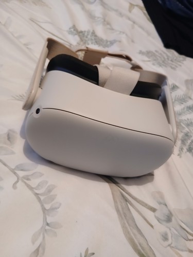 Meta quest headset - 2,