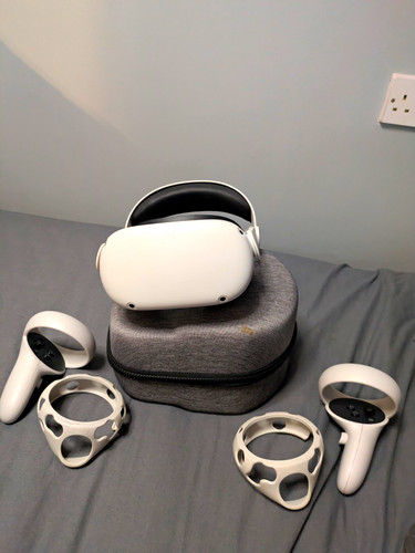 Meta quest headset - meta,