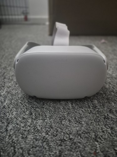 Oculous meta quest headset - 2,