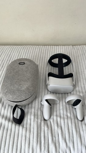 White oculus quest - white,