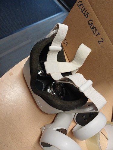 Meta oculus quest headset - 2, vr
