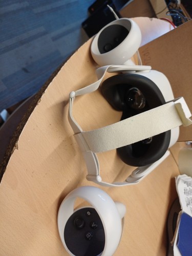 Meta oculus quest headset - meta/oculus,