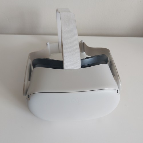 Oculus quest headset - 2, case
